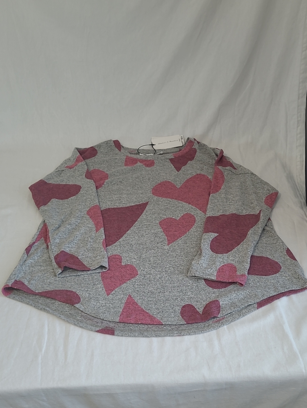 NWT Chelsea & Theodore Gray Pullover with Pink Heart Print